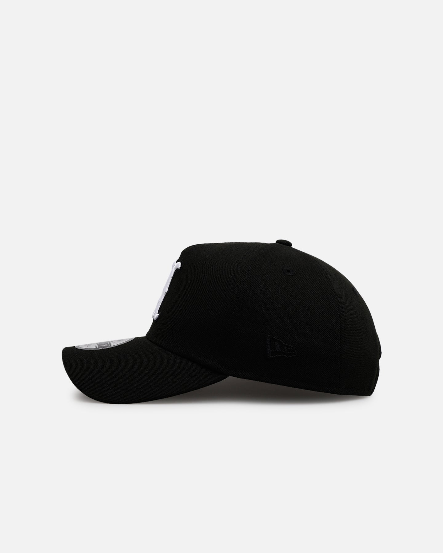 New Era Boston Red Sox 'Black White Upside Down Logo' 9FORTY A-Frame Snapback Black/White