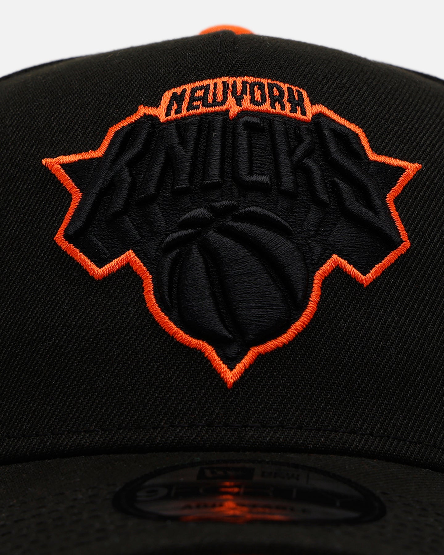 New Era New York Knicks 'Outline' 9FORTY A-Frame Snapback Black