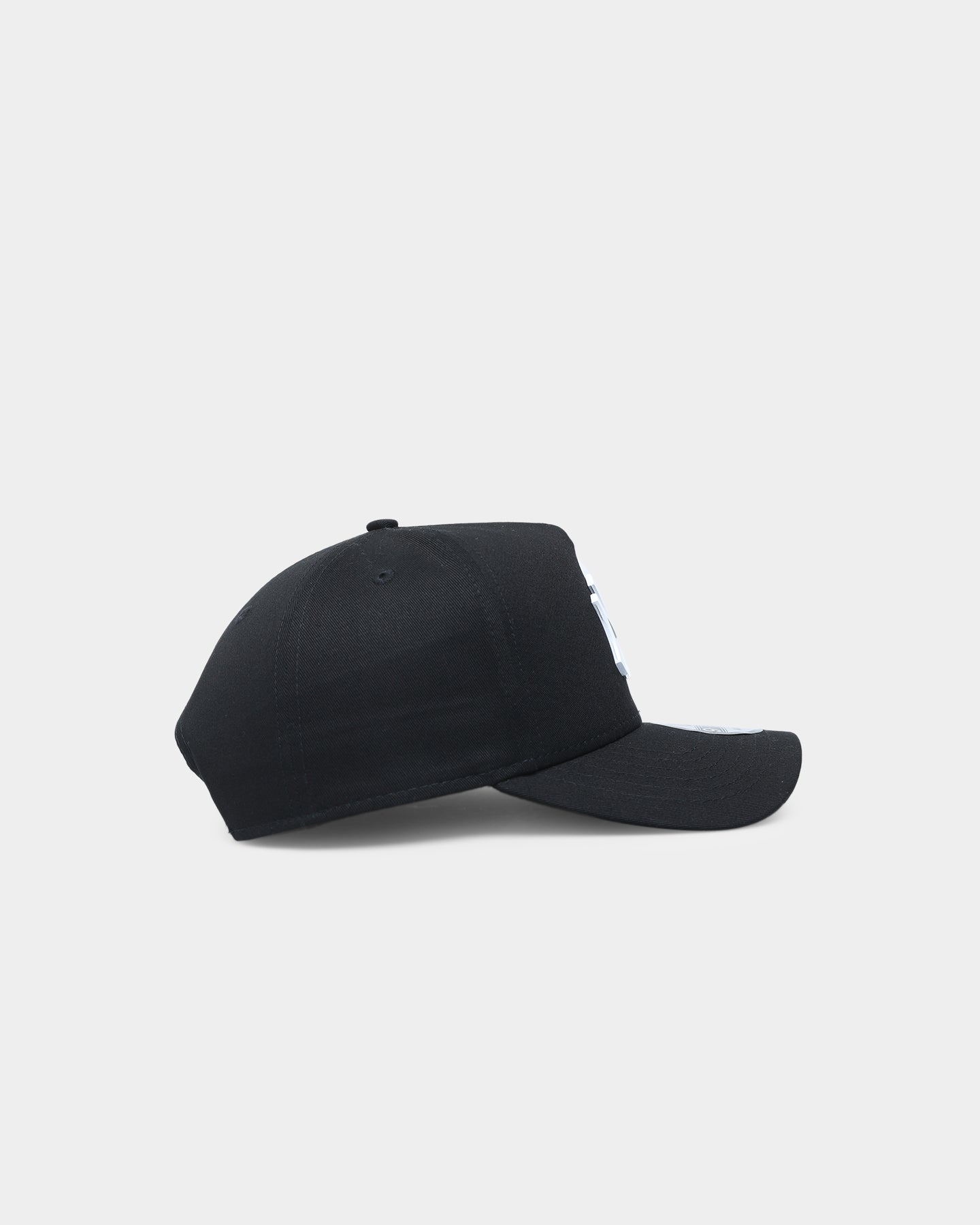 New Era New York Yankees 'Metal Badge' 9FORTY K-Frame Snapback Black/White