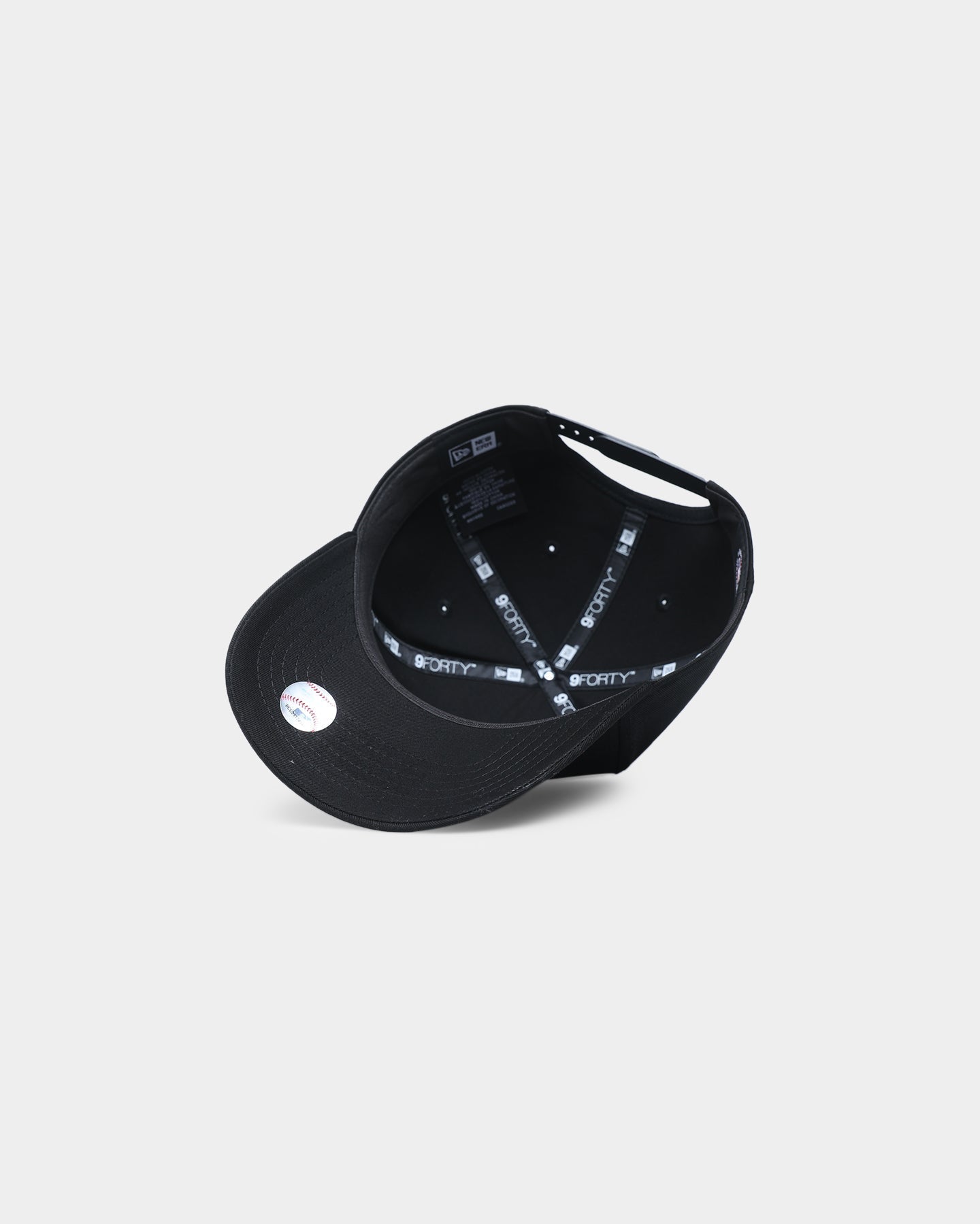 New Era New York Yankees 'Metal Badge' 9FORTY K-Frame Snapback Black/White