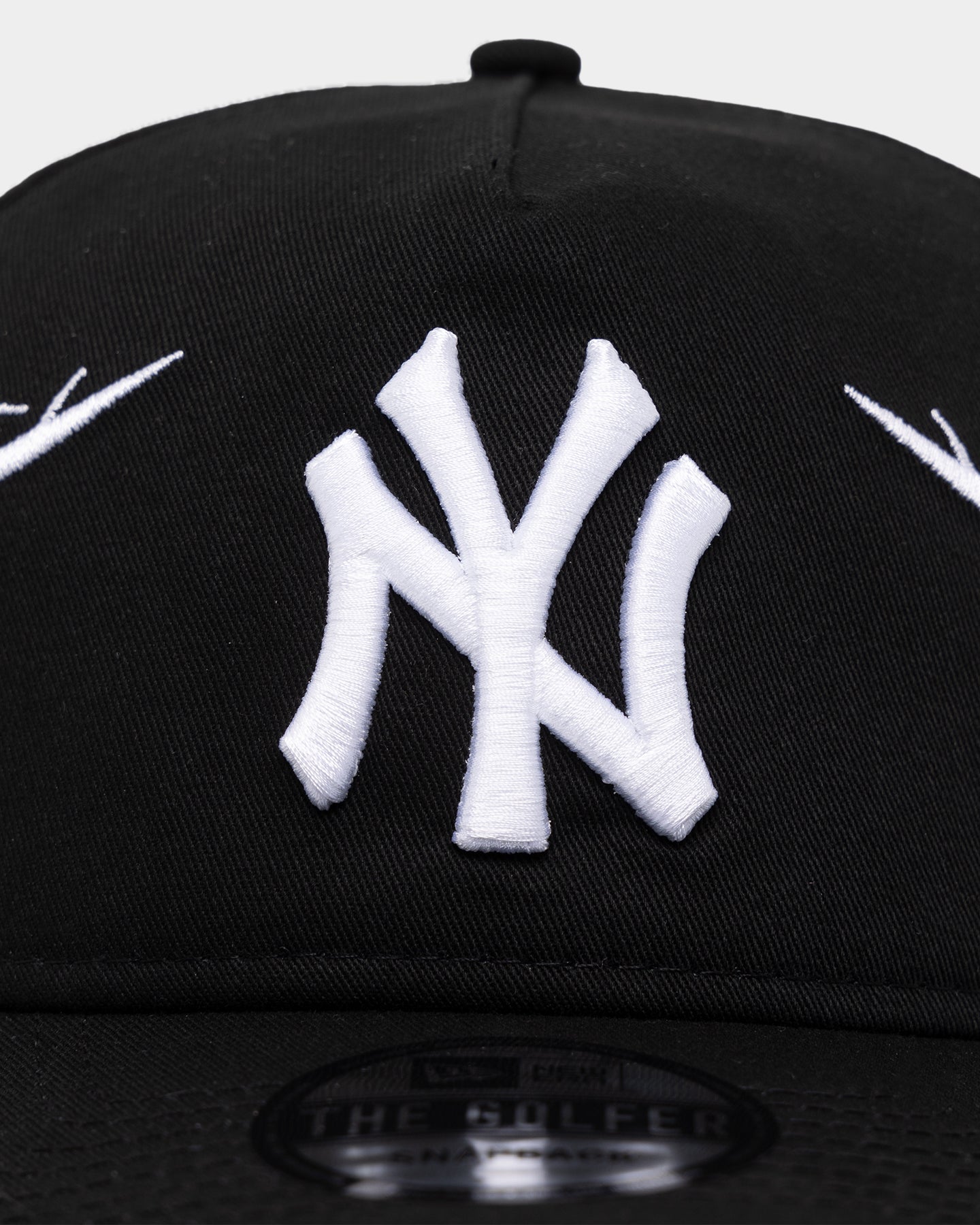 New Era New York Yankees 'Twisted Thorns' Golfer Pre-Curved Snapback Black