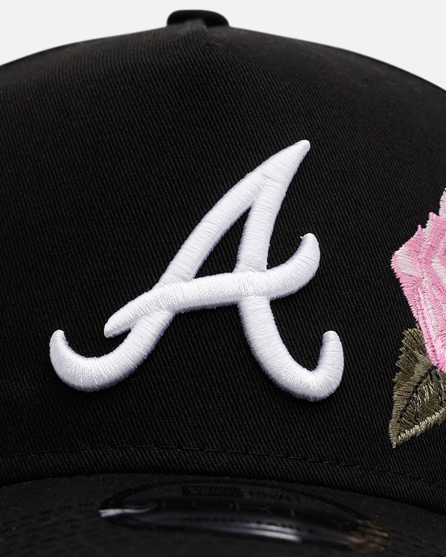 New Era Atlanta Braves 'Pink Rose Embroidery' 9FORTY A-Frame Snapback Black/Pink