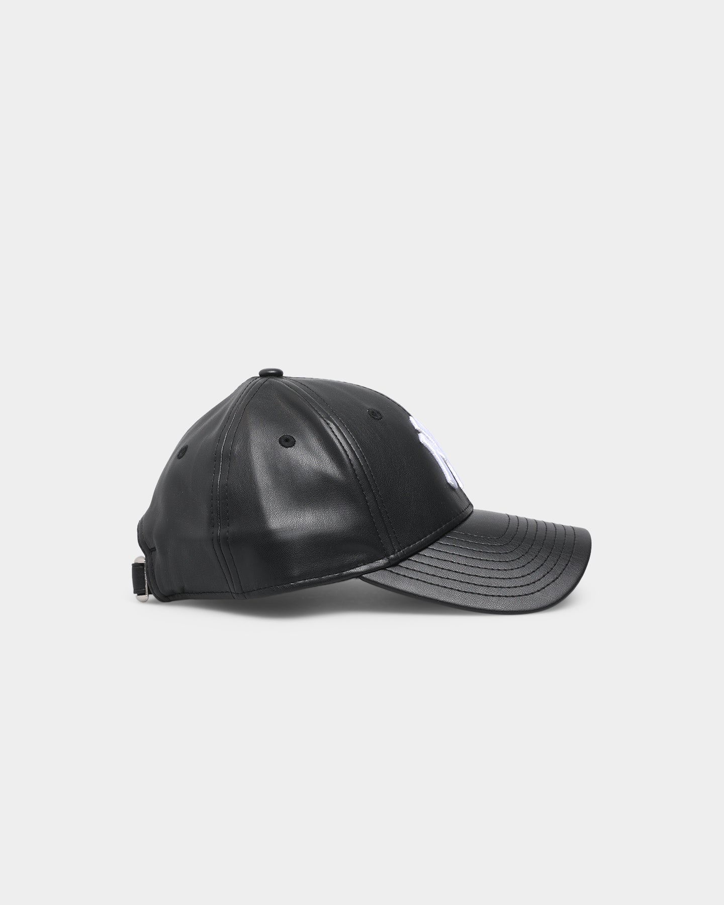 New Era Women's New York Yankees 'PU Leather' 9FORTY Casual Strapback Black/White