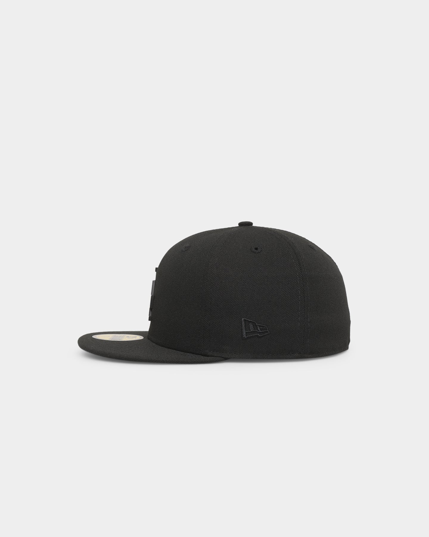 New Era Los Angeles Dodgers 'Metal Badge' 59FIFTY Fitted Black/Black